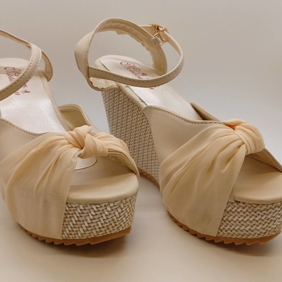 7.5 NEW Wedge Sandal High Heel wedge Shoe - Picture 1 of 16